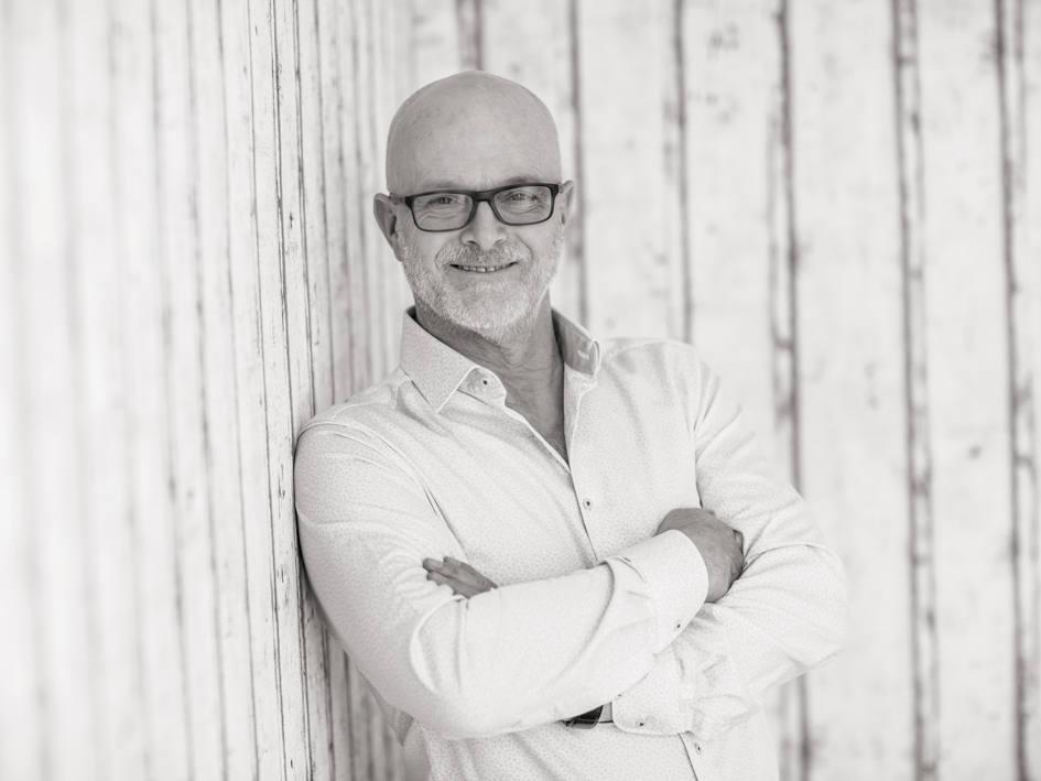 Sven Huckenbeck im Business-Porträt – klar, fokussiert und professionell
